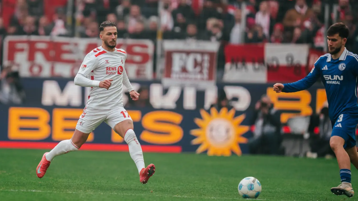 Werbebande_Koeln_Schalke_Branding_MERKUR
