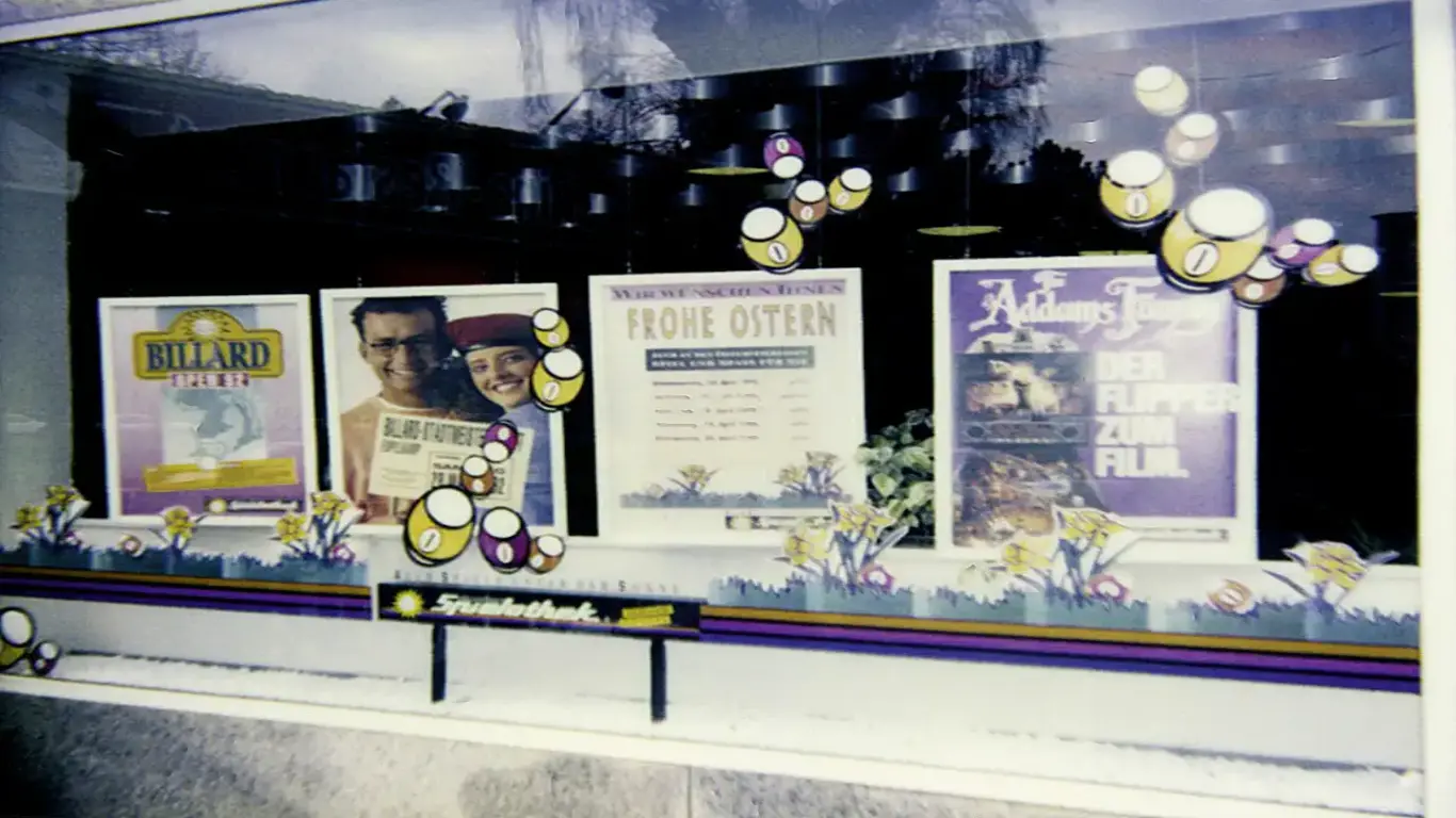 Foto der Oster-Fenstergestaltung von 1992 (Kopie)