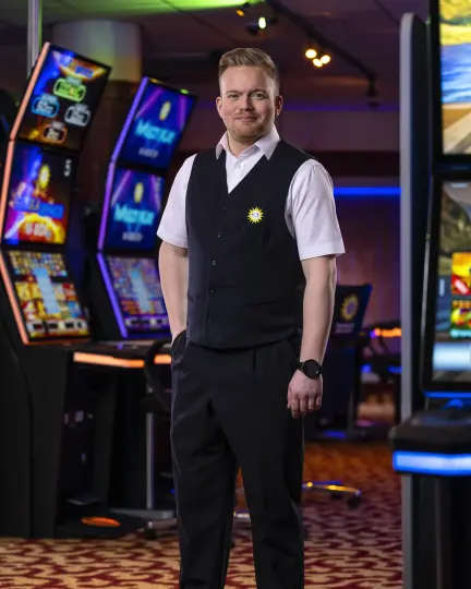 Geschultes-Personal-MERKUR-SPIELHALLEN-Servicekraft