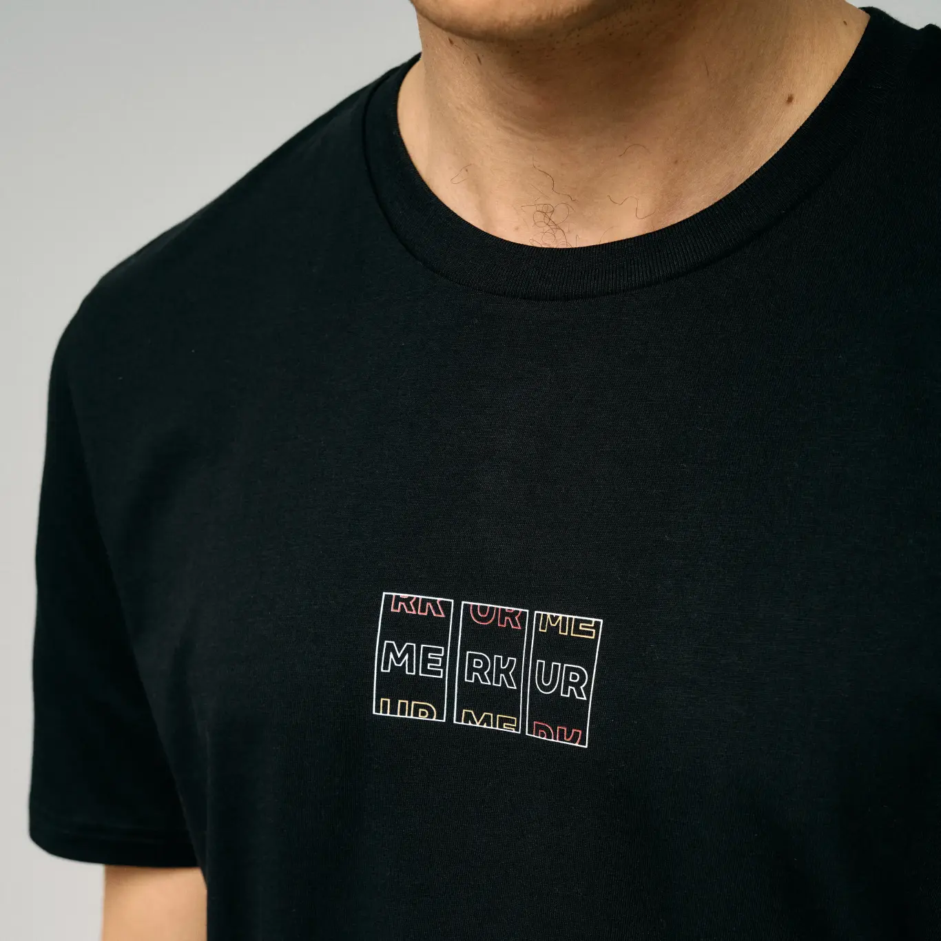 Streetwear-Shirt mit Walzen-Print auf der Brust