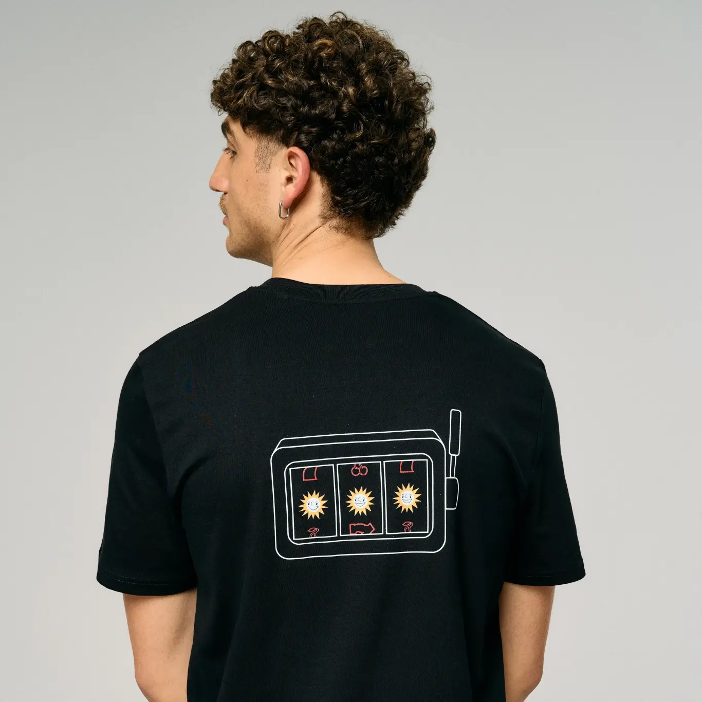 Streetwear-Shirt mit Walzen-Print auf dem Rücken